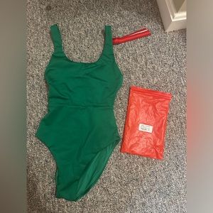 Left on Friday Double scoop suit (green)